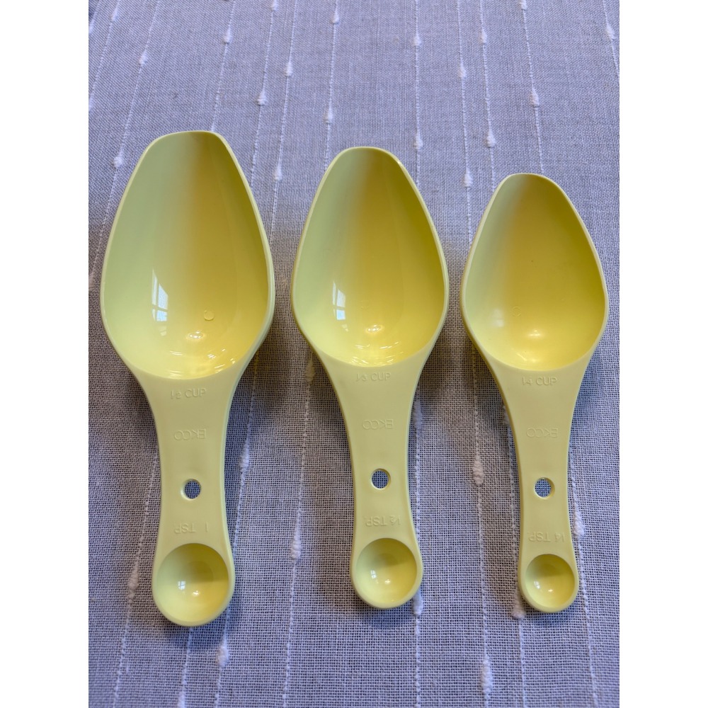 Vintage EKCO Yellow Plastic Measuring Cups Scoops Spoons Set of 3 Retro USA EUC